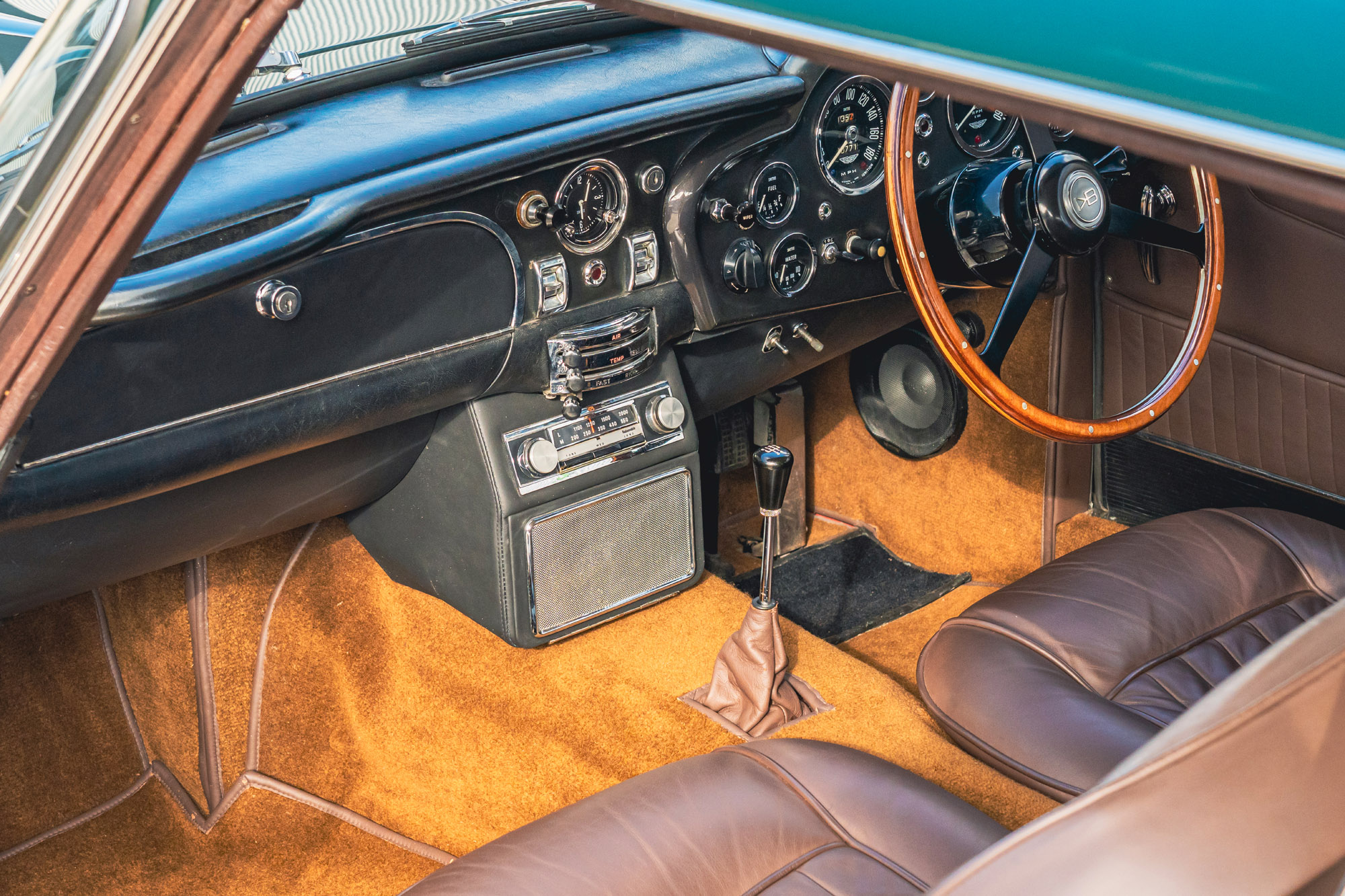 Aston Martin DB5 Shooting Brake 1963 限定品 This Aston Martin DB5 Shooting Brake By Radford Is Looking
