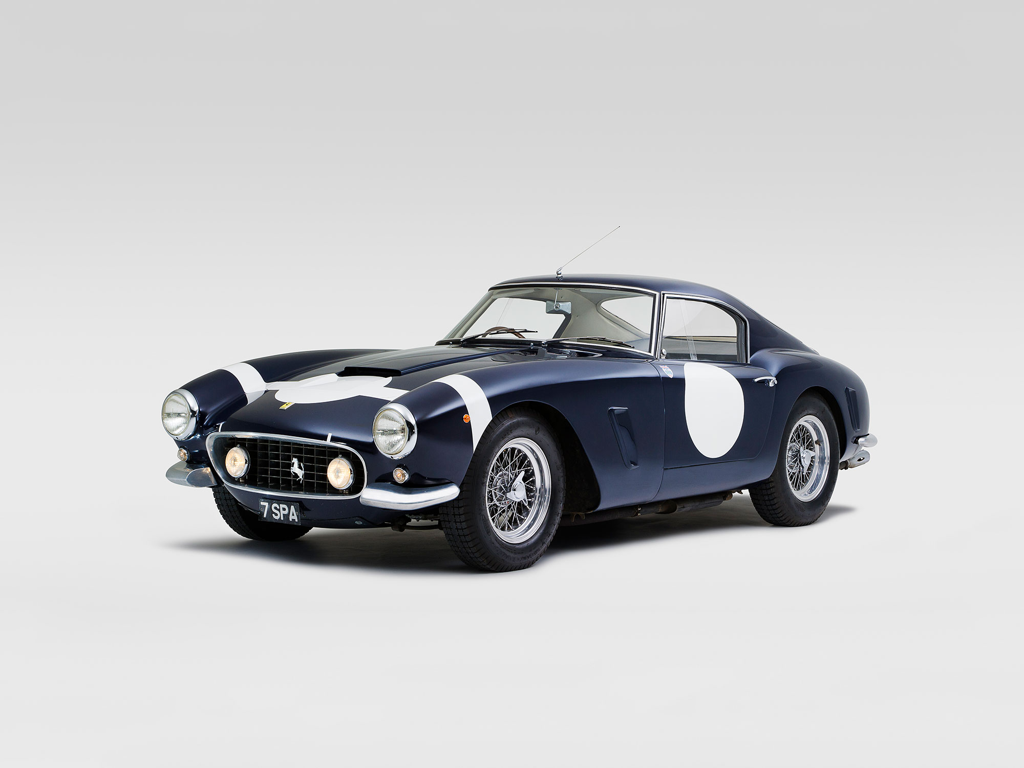 カタログ Ferrari 250 SWB Ferrari 250 GT SWB Undergoes 14-Month Restoration: Video